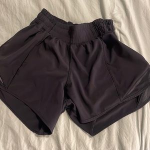 Lululemon hotty hot shorts size 2, 2.5 inch